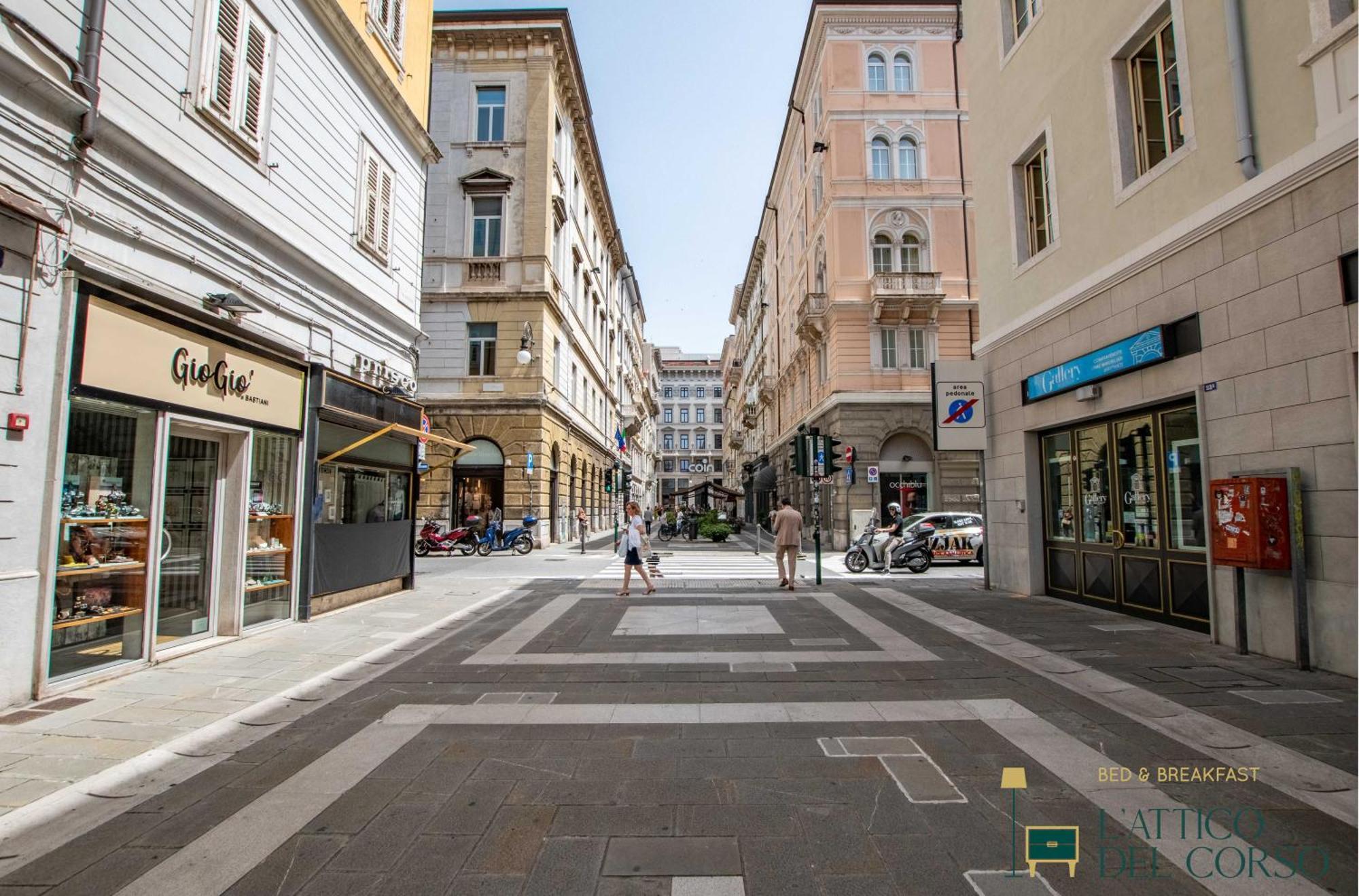 L'Attico Del Corso Apartman Trieszt Kültér fotó